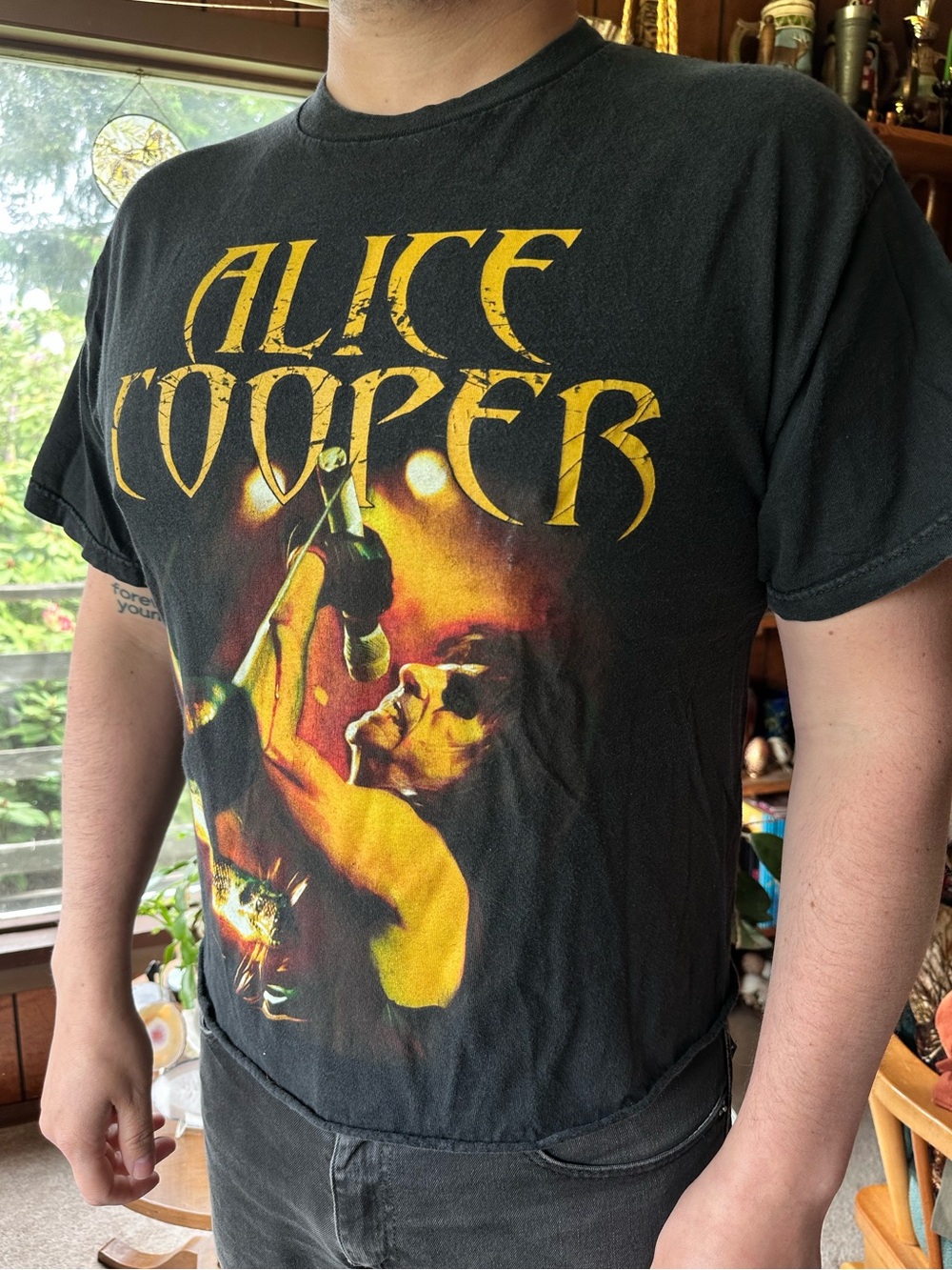 Signatures Network âą Vintage 2000s Alice Cooper Snake Heavy Metal Tee